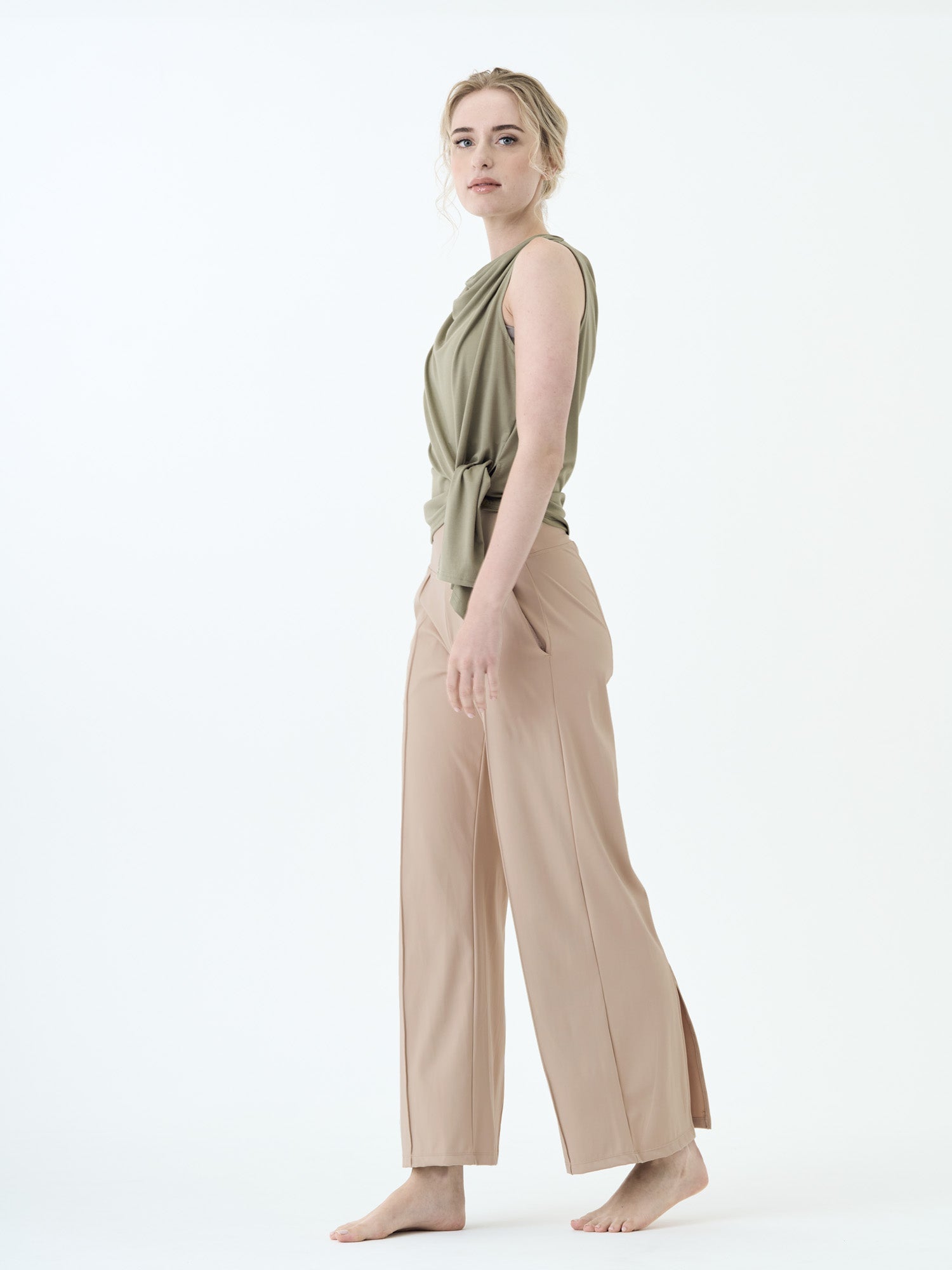 美骨ラインパンツ