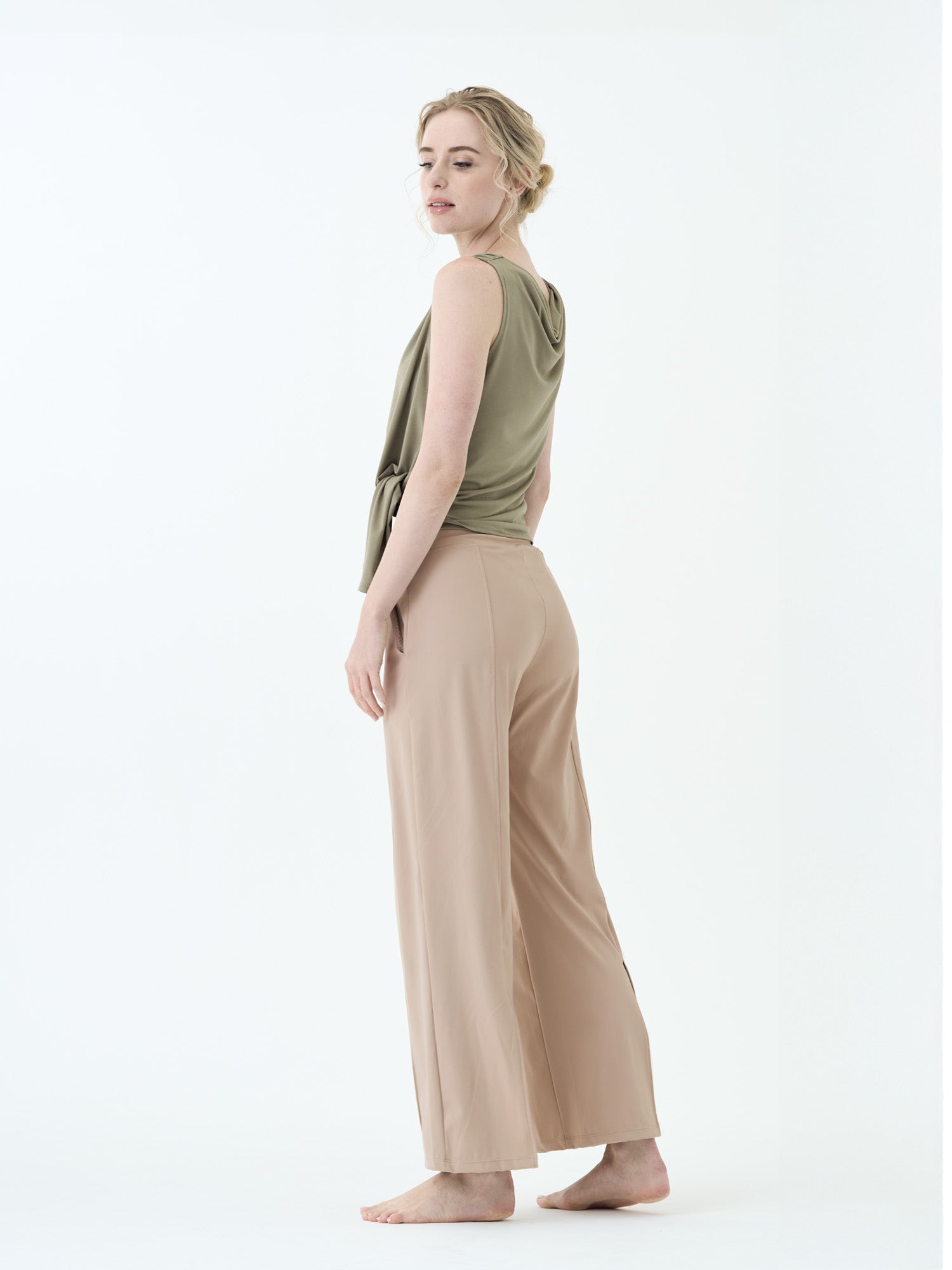 美骨ラインパンツ