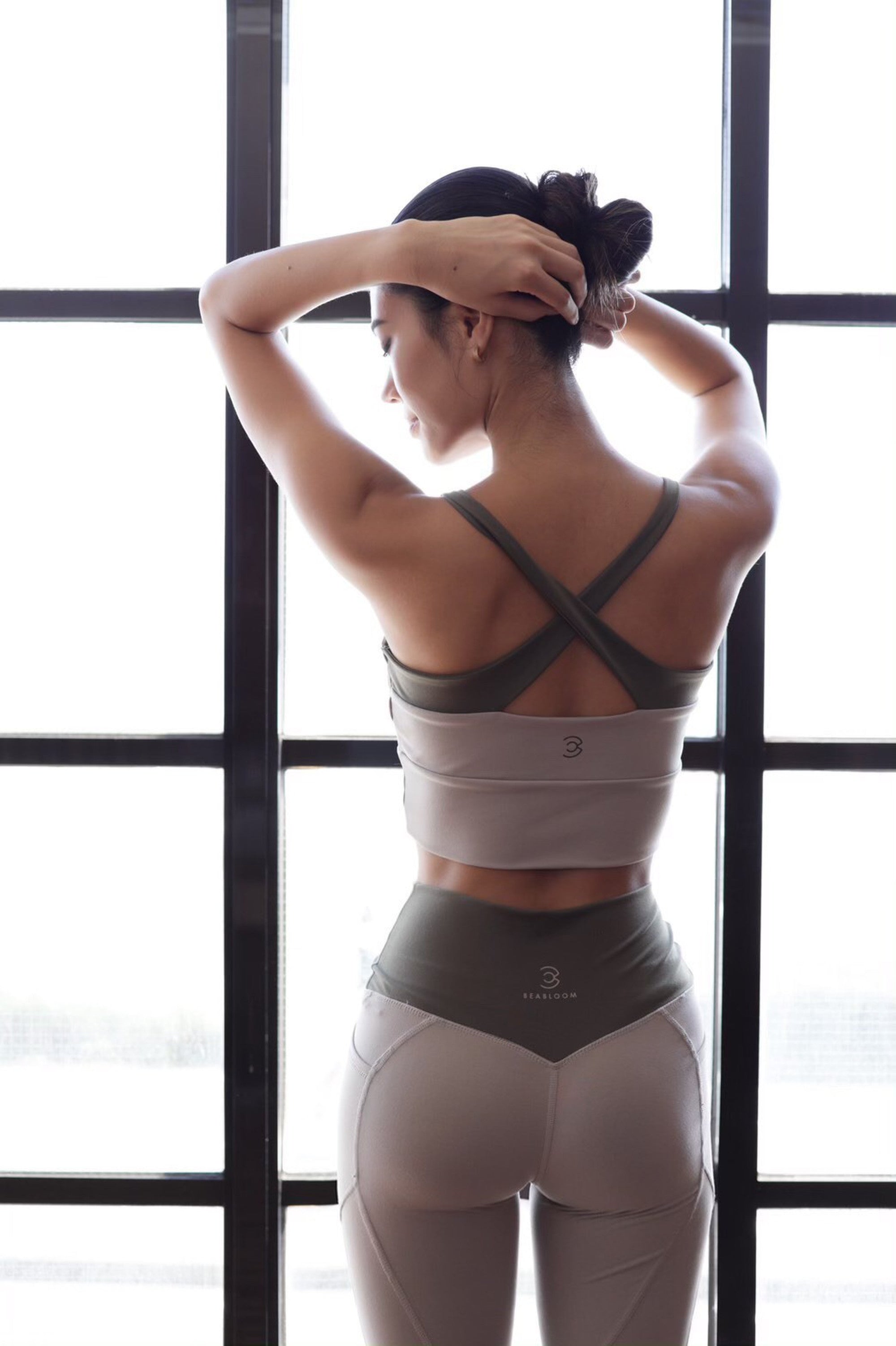 裸 HADAKA フィール ブラトップ (ベージュ × カーキ)