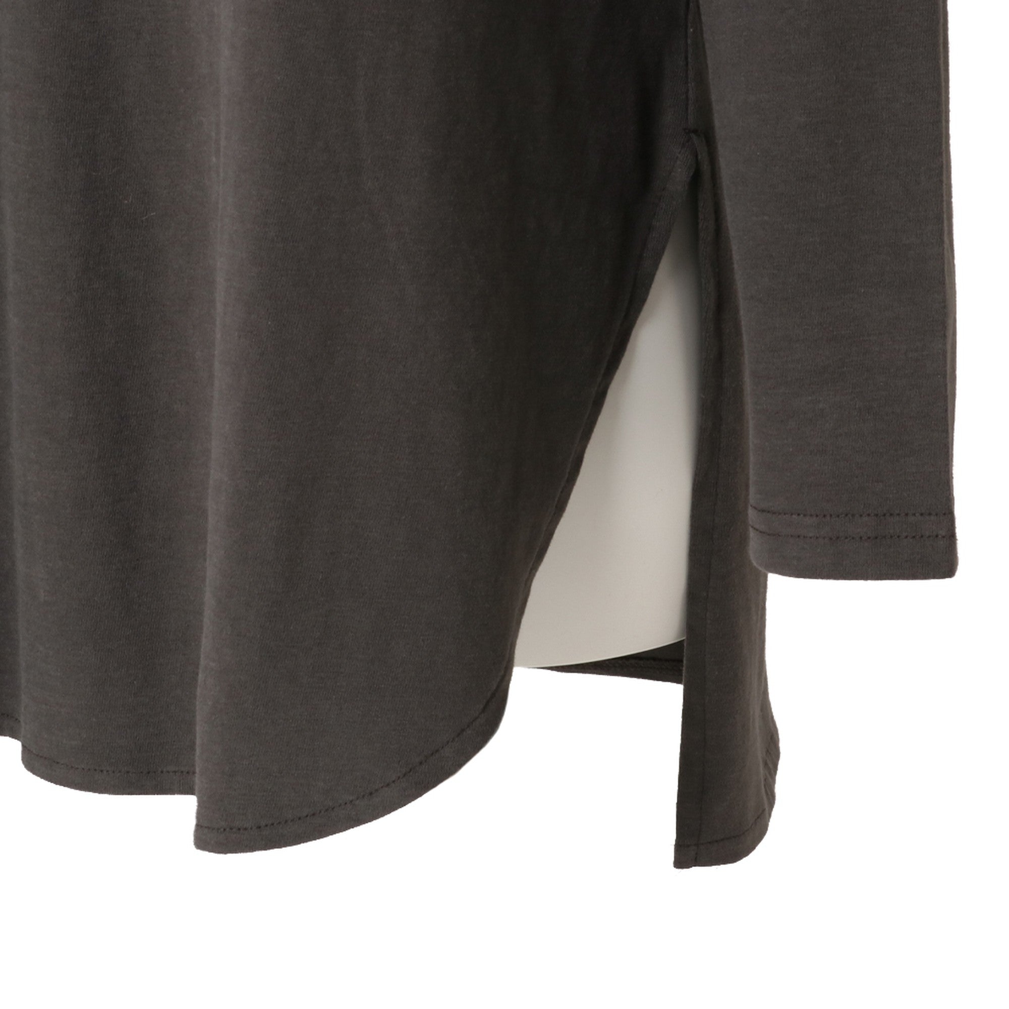 サイドスリットロングスリーブTシャツ